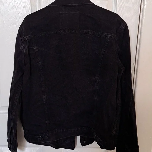 Levi's Black Denim Trucker Jacket - Men's Classic Fit - Picture 4 of 4